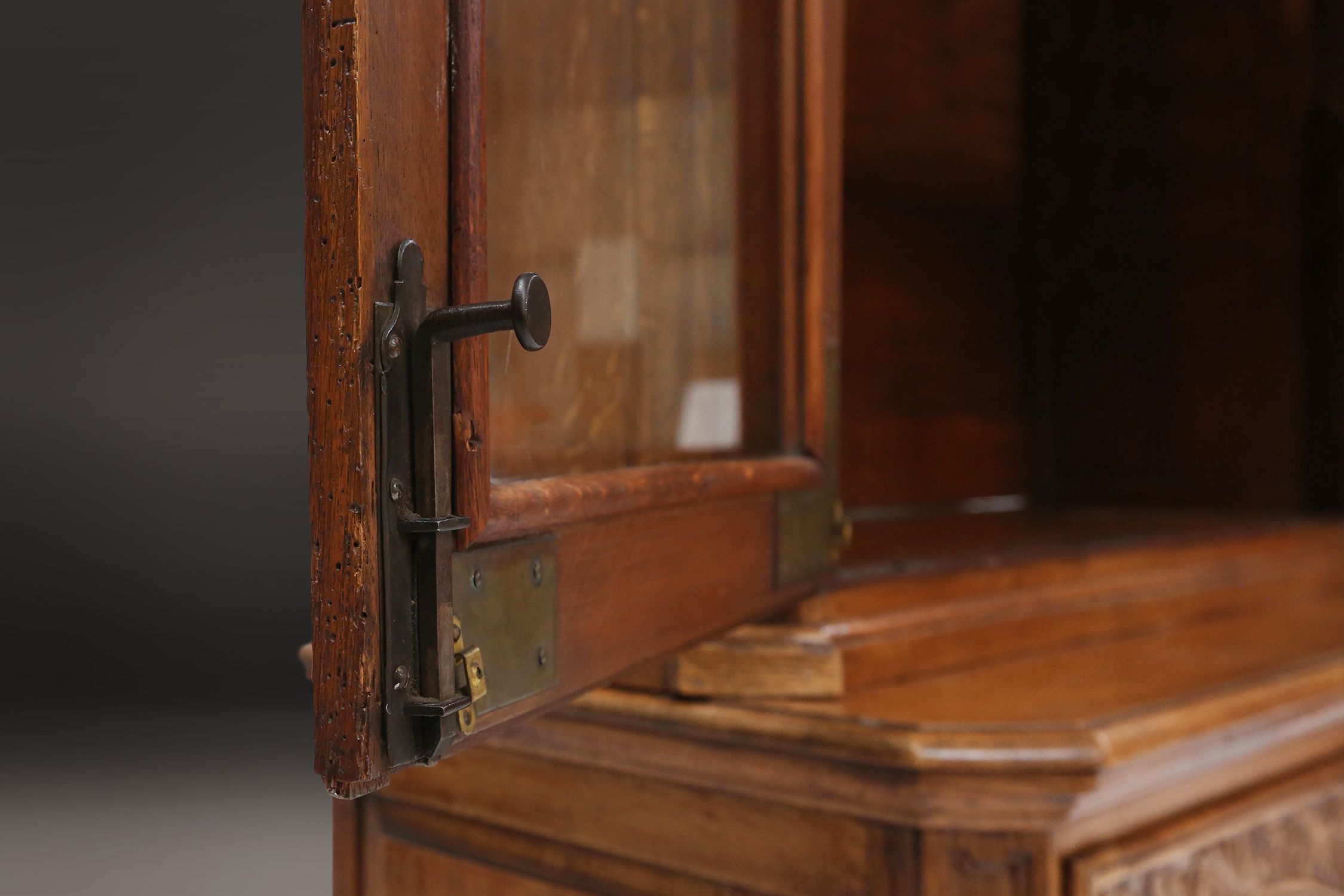 Antique Liège Display Cabinet in Carved Wood, Belgium, 18th Centurythumbnail